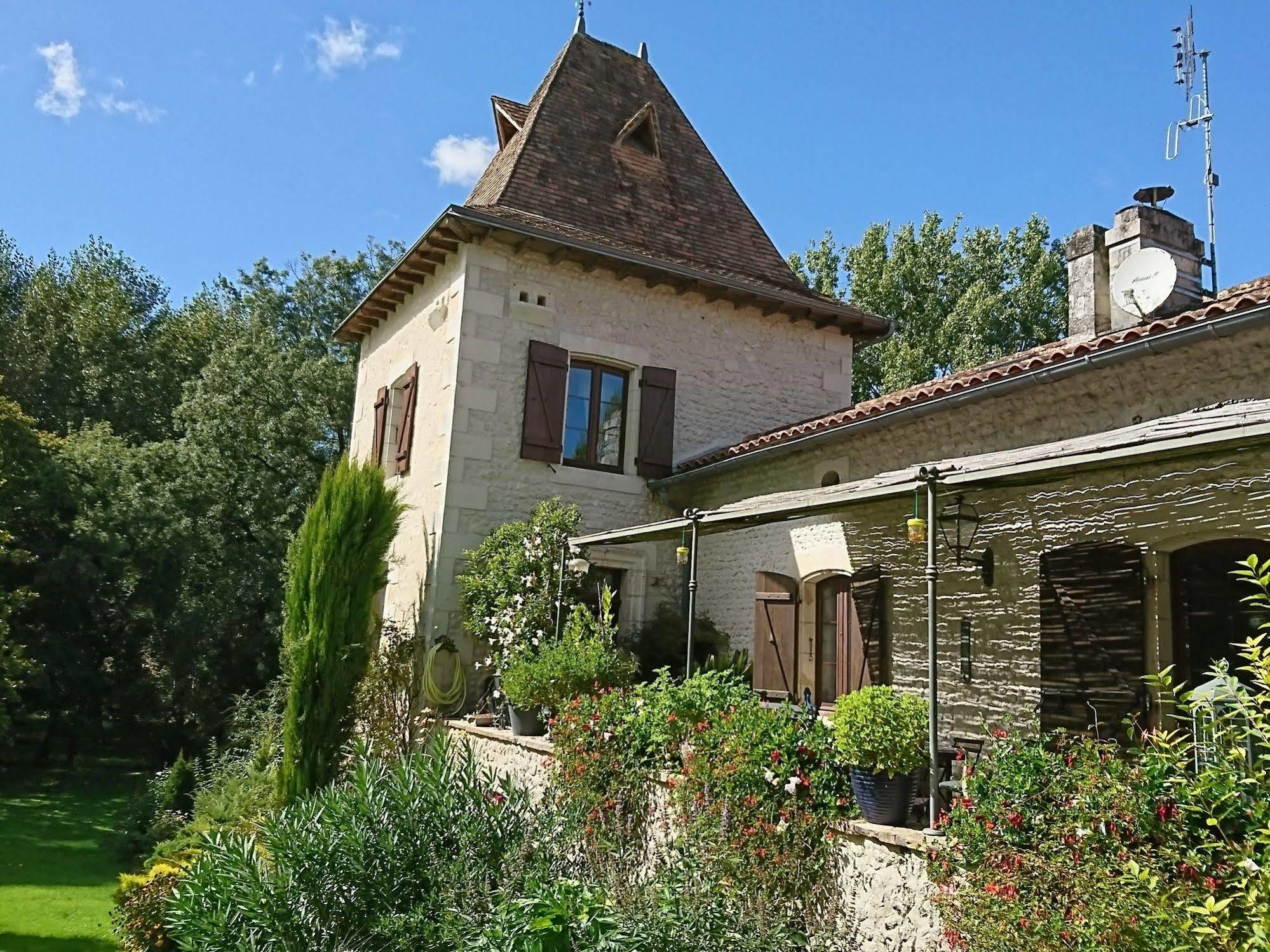 Moulin Rouhaud Hotel Montboyer Екстериор снимка