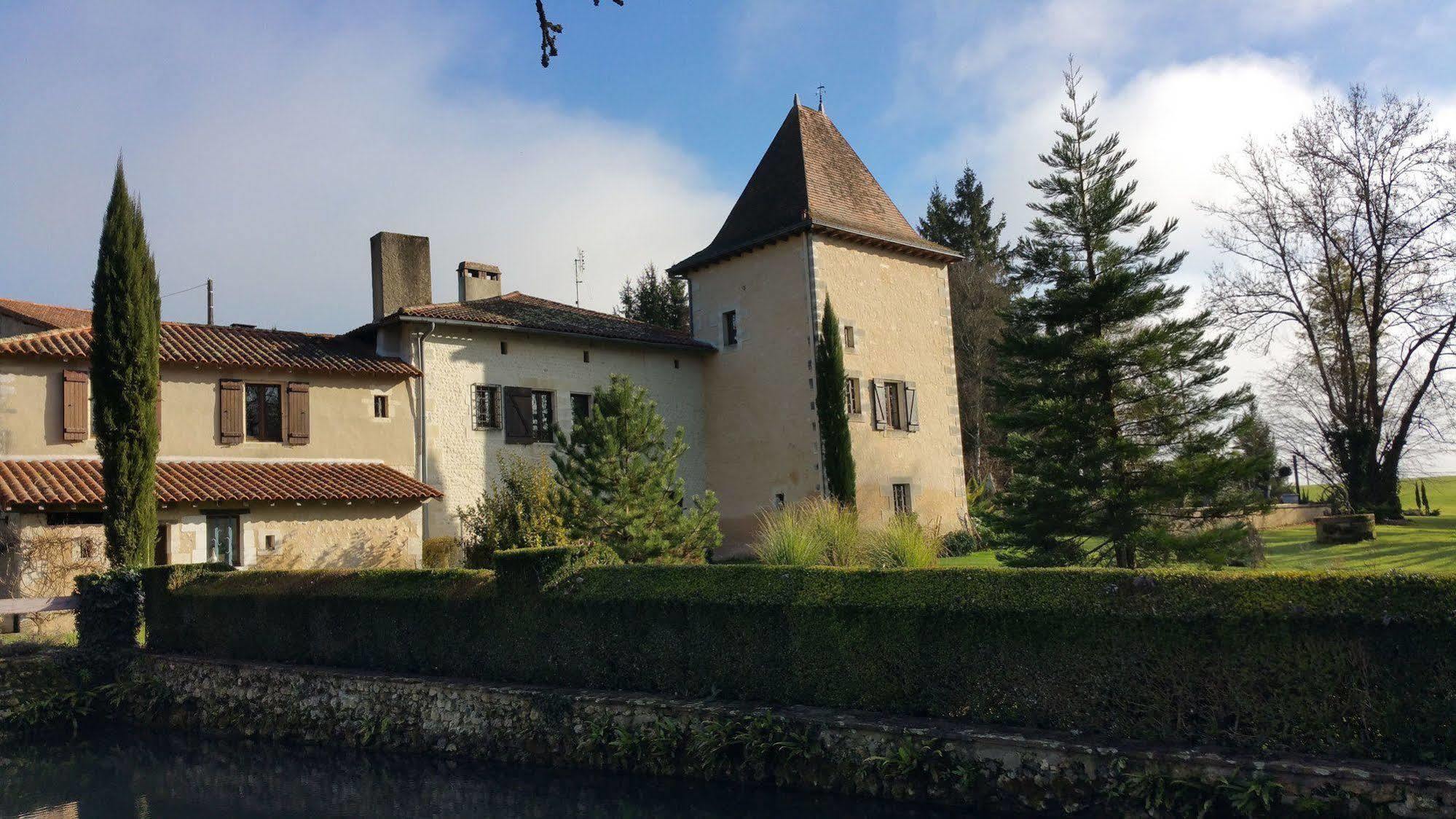 Moulin Rouhaud Hotel Montboyer Екстериор снимка