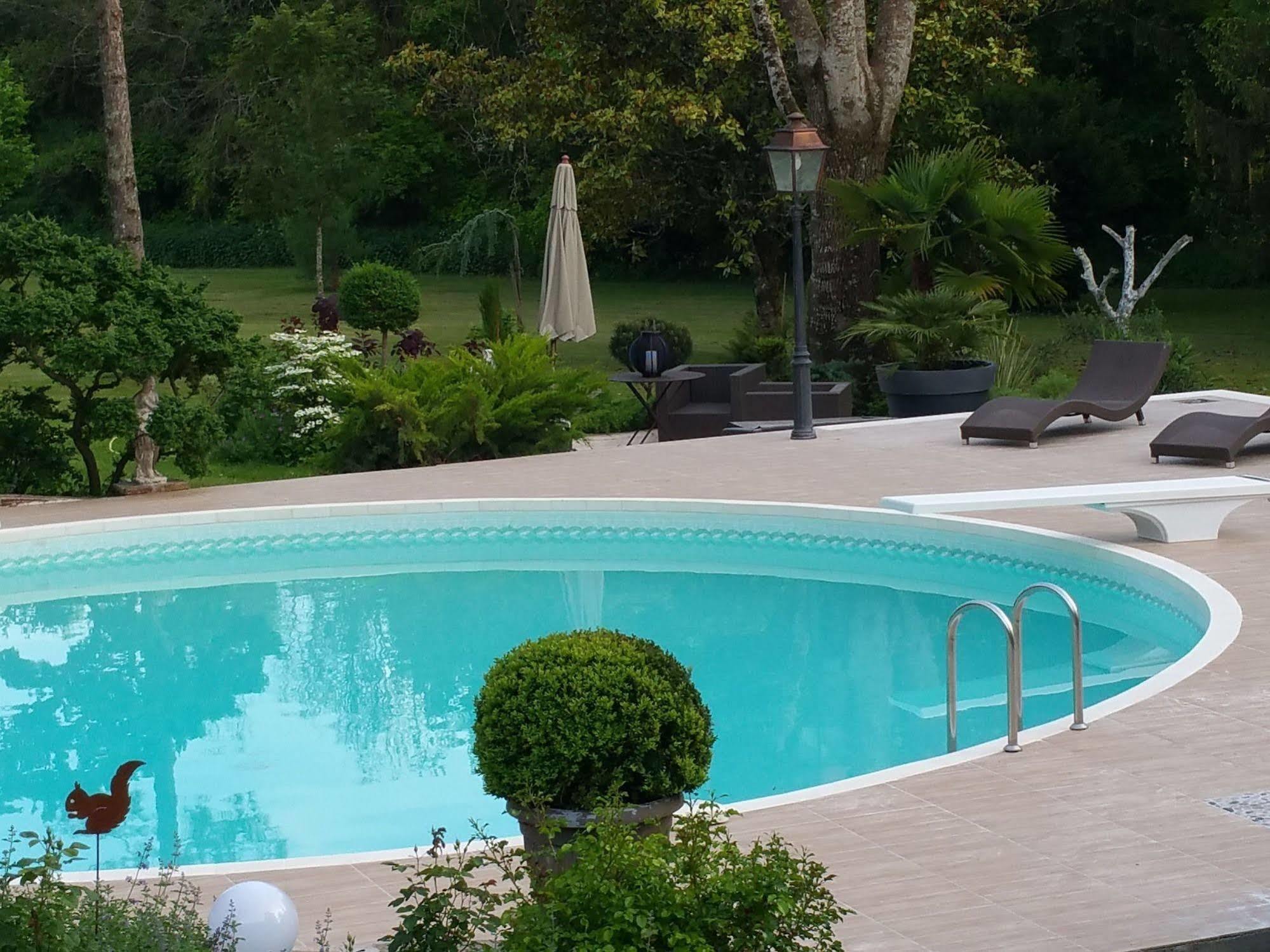 Moulin Rouhaud Hotel Montboyer Екстериор снимка
