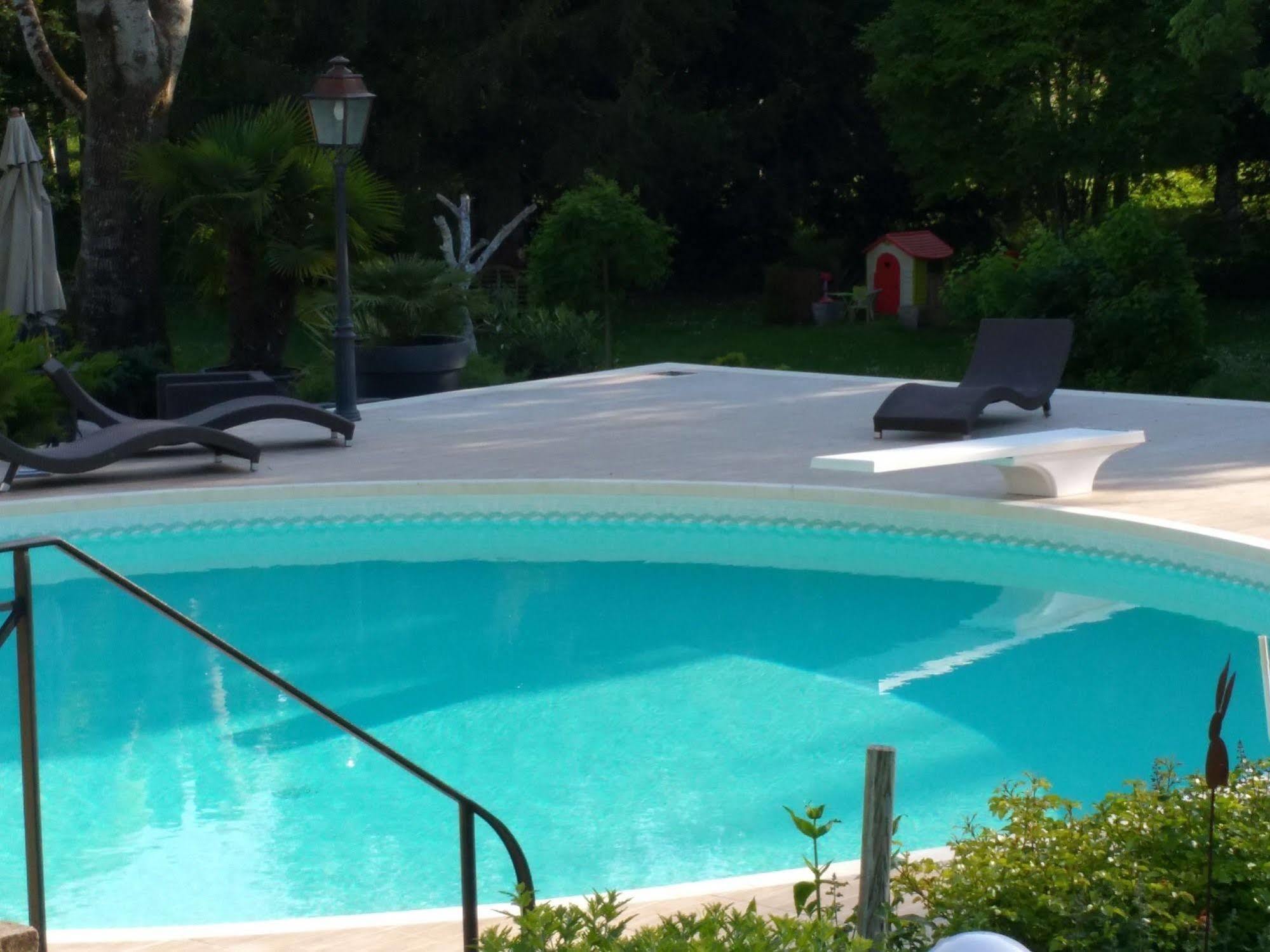 Moulin Rouhaud Hotel Montboyer Екстериор снимка